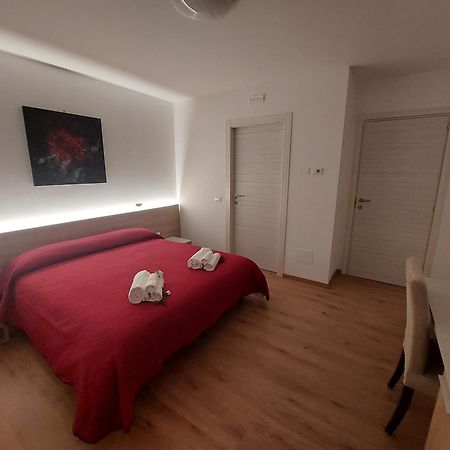 Locanda Rossa Hotel Romans di Varmo Bilik gambar