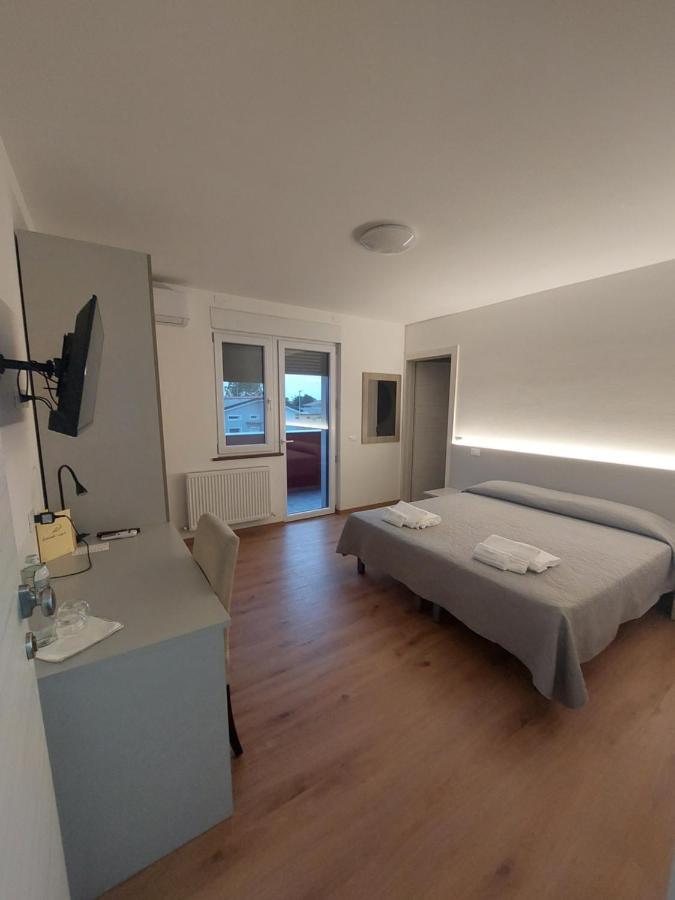 Locanda Rossa Hotel Romans di Varmo Luaran gambar