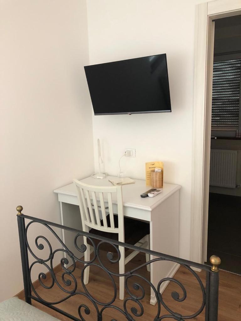 Locanda Rossa Hotel Romans di Varmo Luaran gambar