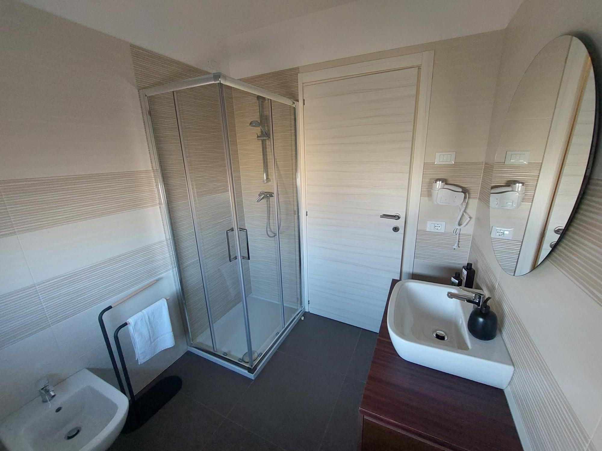 Locanda Rossa Hotel Romans di Varmo Bilik gambar