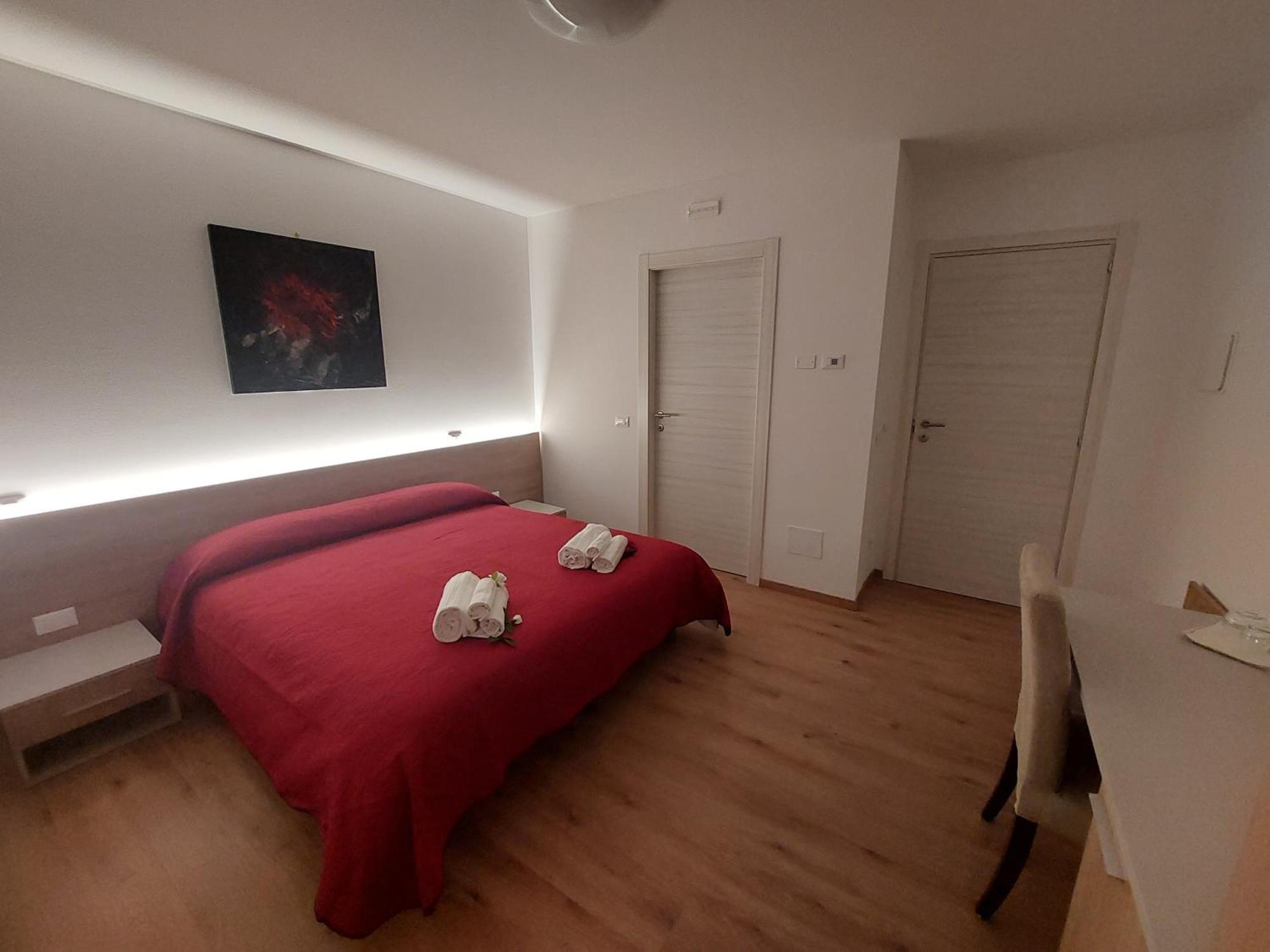 Locanda Rossa Hotel Romans di Varmo Bilik gambar