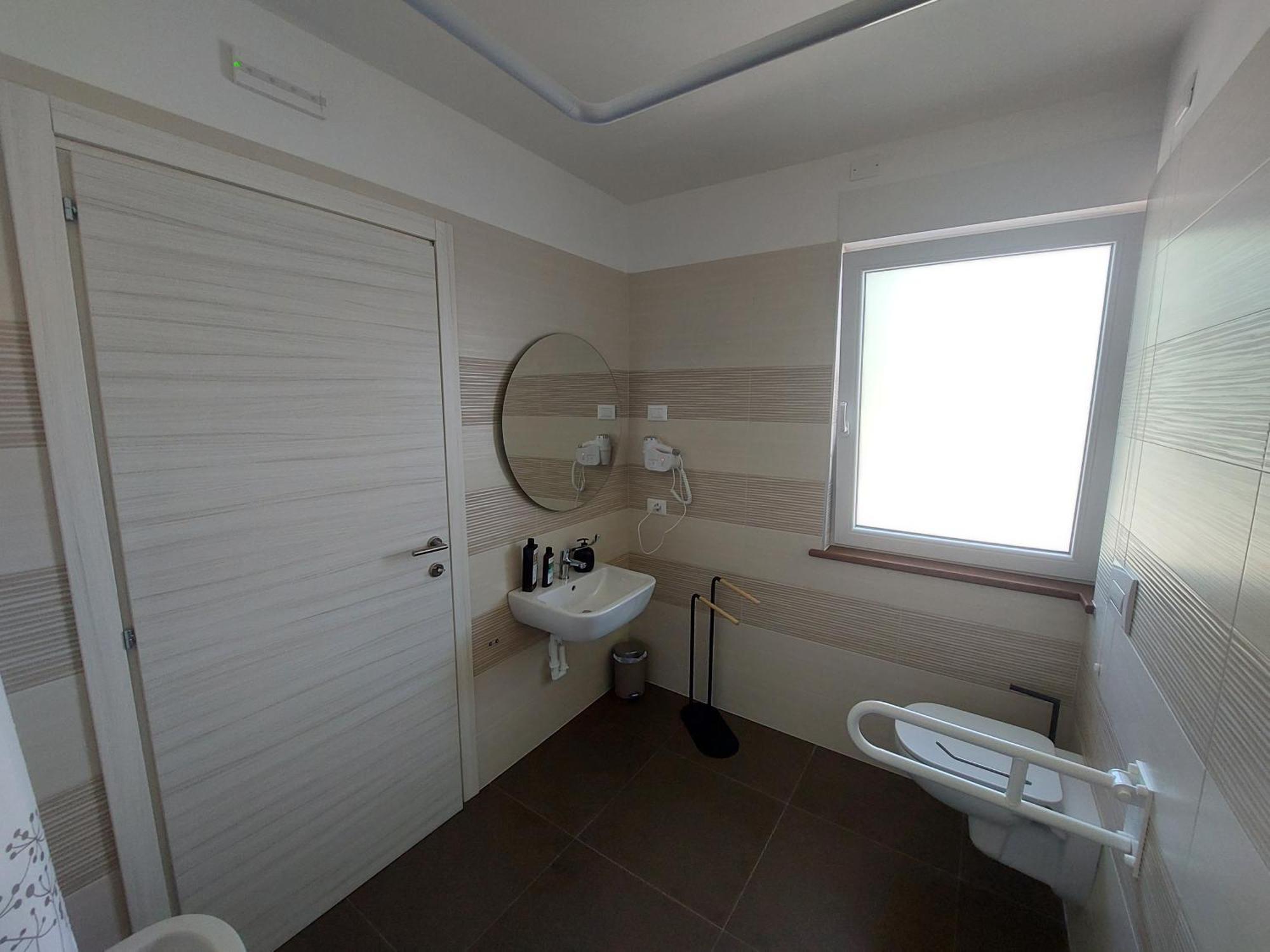 Locanda Rossa Hotel Romans di Varmo Bilik gambar